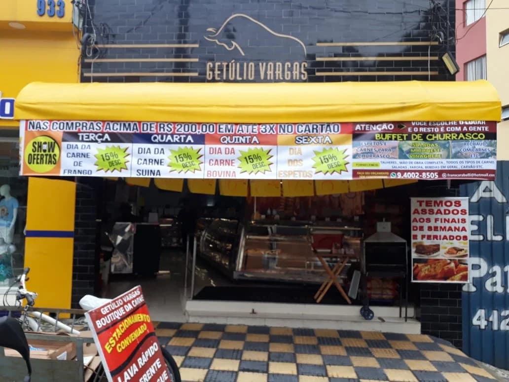 Fachada da Getúlio Vargas com toldo amarelo e entrada aberta
